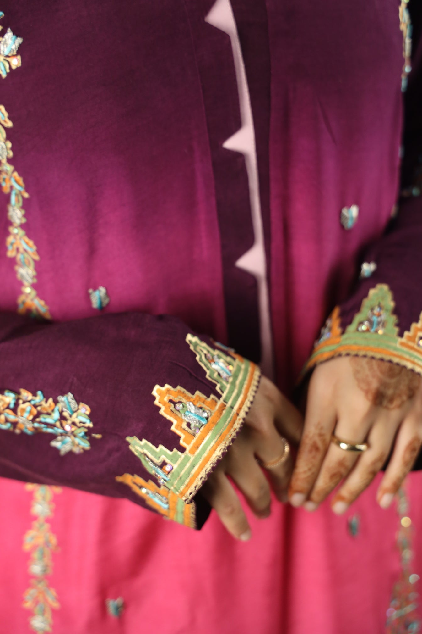 FAALSA OMBRE', BLOCK-PRINTED EMBELLISHED SUIT